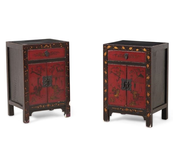 Due piccoli comodini laccati. Cina XX secolo