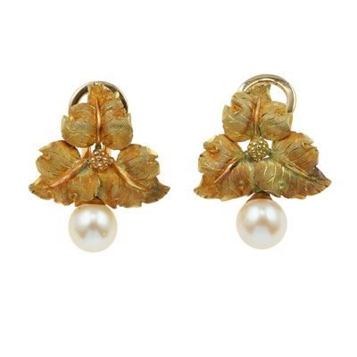 Orecchini a soggetto floreale, montatura in oro giallo 750/1000 con perle coltivate