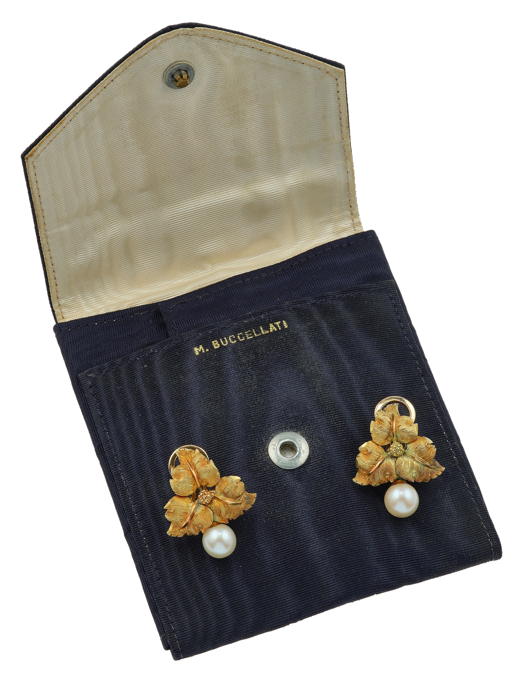 Orecchini a soggetto floreale, montatura in oro giallo 750/1000 con perle coltivate