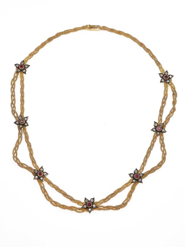 Girocollo con piccoli rubini e diamanti