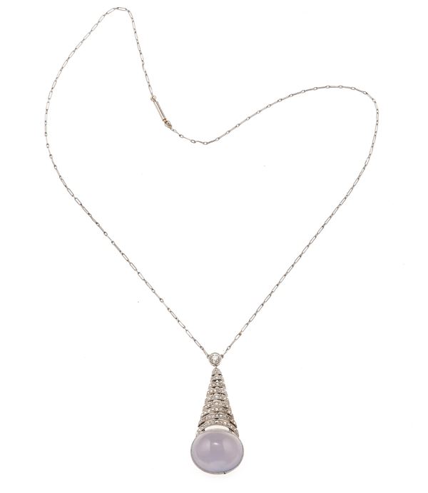 Fabergé. Pendente con calcedonio e diamanti