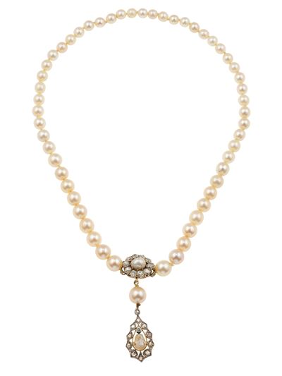 Collana con perle coltivate e diamanti di vecchio taglio, montatura in oro giallo 750/1000 e arge...