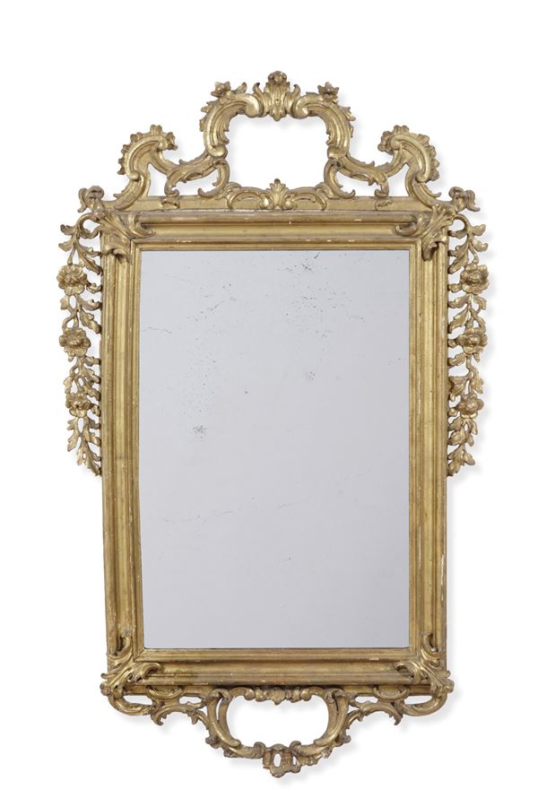 Specchiera legno intagliato e dorato. XIX secolo