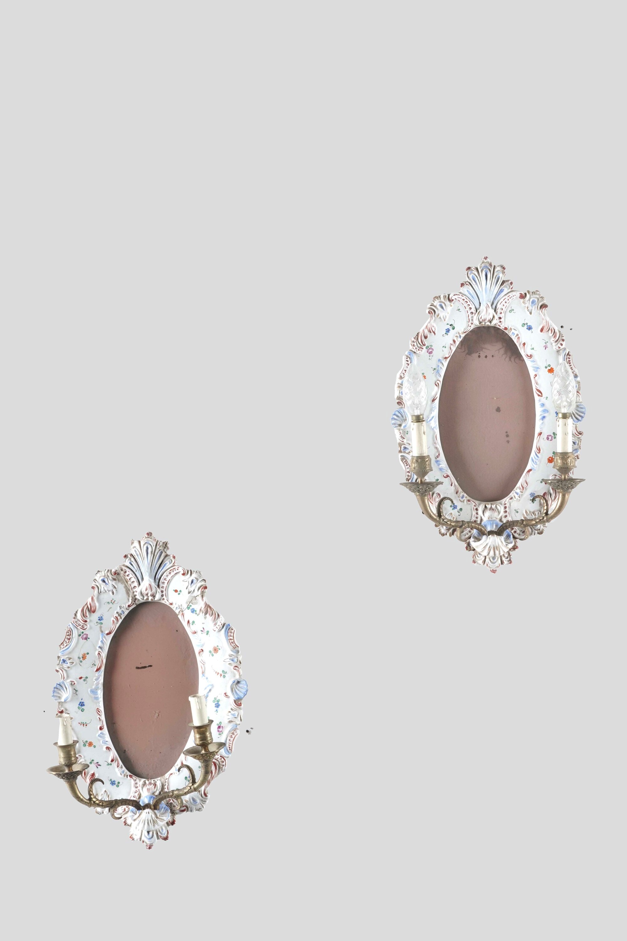 Coppia di Appliques in Porcellana e Bronzo Dorato.