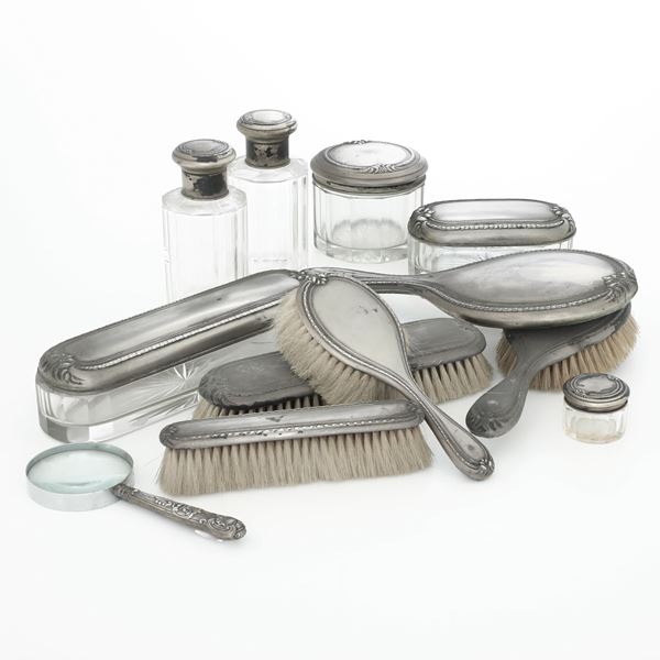 Set da toilette. Argenteria italiana del XX secolo