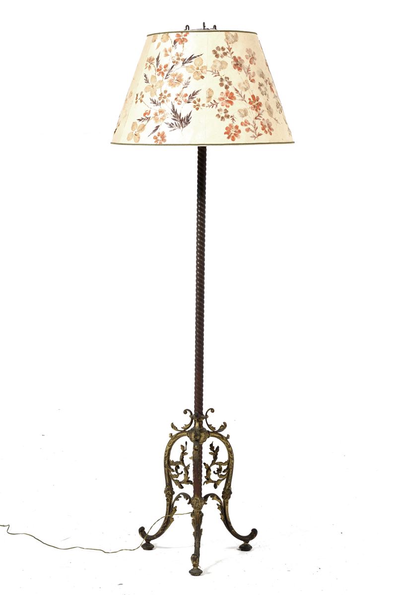 Lampada da terra in metallo e metallo dorato. XVII-XVIII secolo  - Auction Antique - Cambi Casa d'Aste