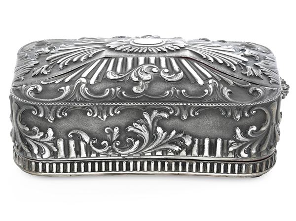 Telefono vintage con custodia in argento. Argenteria ilanese del XX secolo, argentiere Agostino Mazzuccato