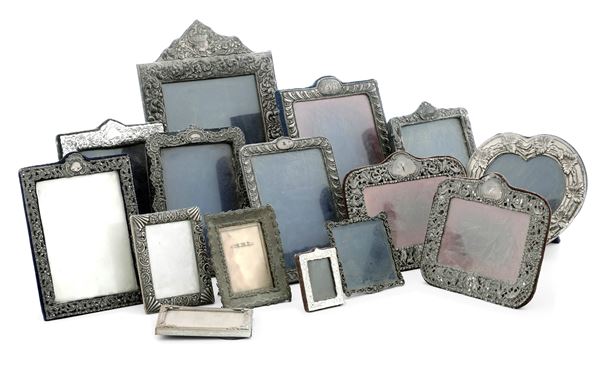 Lotto di cornici in argento e metallo argentato. Varie manifatture italiane ed estere del XIX-XX secolo