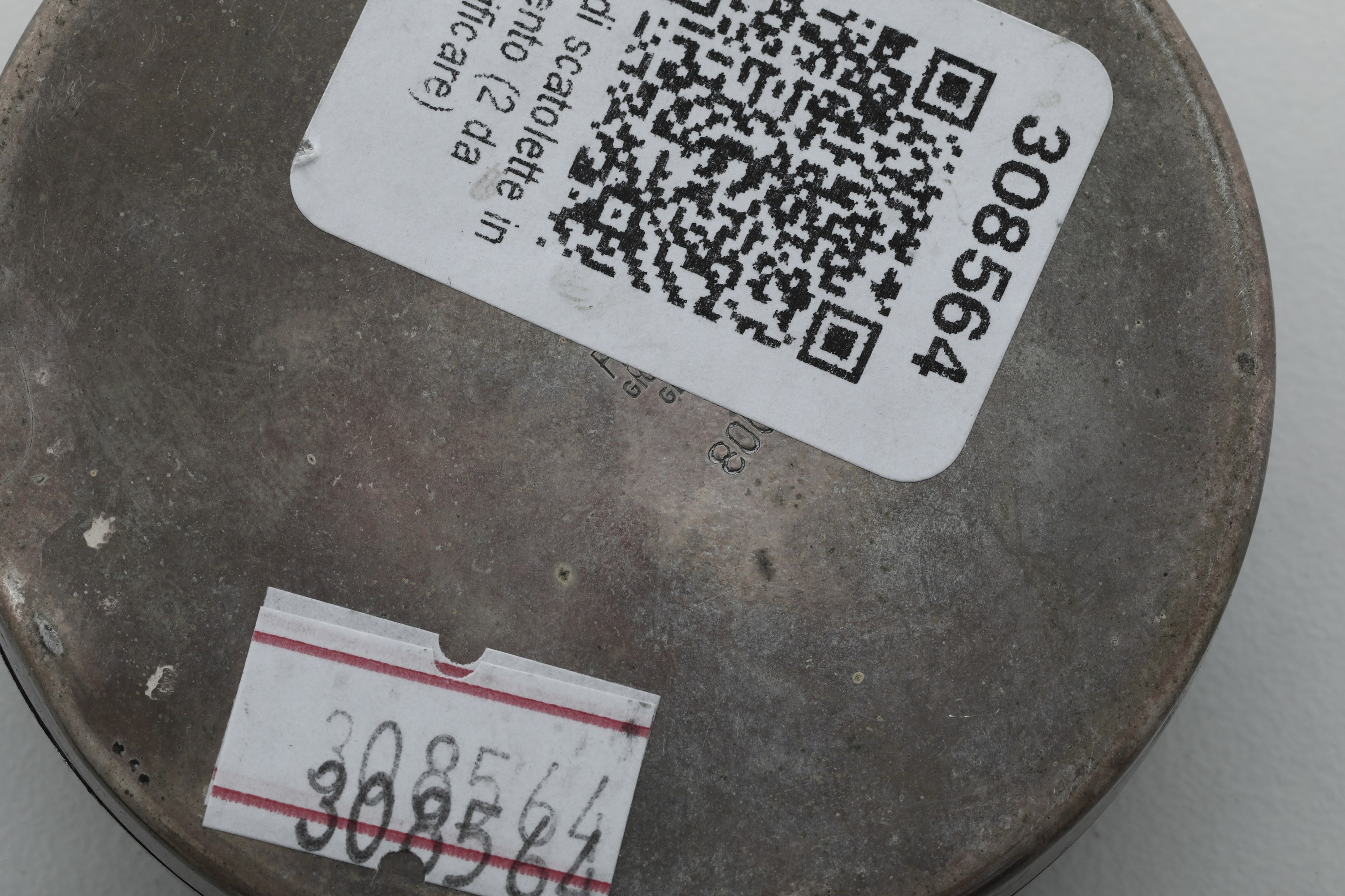 Lotto di scatole e oggetti vari, argento fuso e sagomato, gr 600