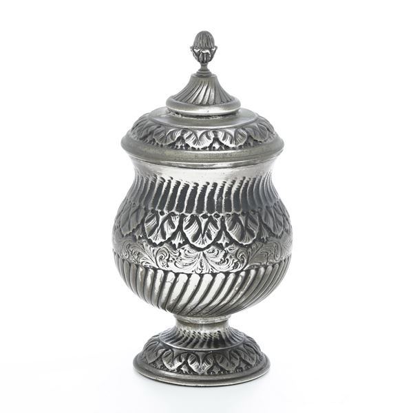 Vaso con coperchio. Argenteria italiana del XX secolo