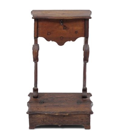 Inginocchiatoio in Legno Intagliato. XVIII-XIX Secolo
