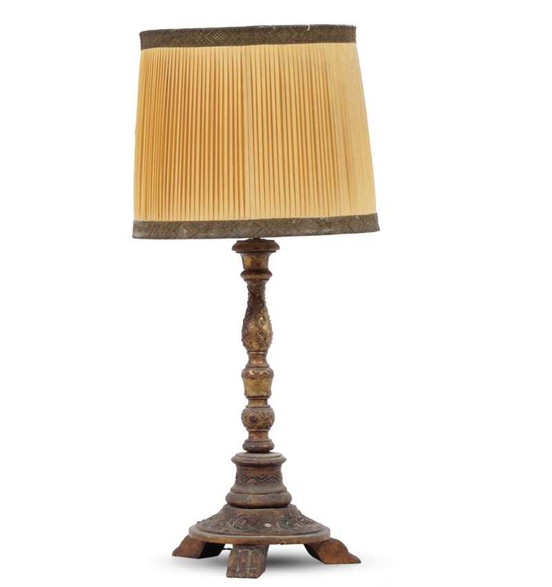 Lampada da tavolo in legno intagliato e dorato  - Auction Antique - Cambi Casa d'Aste