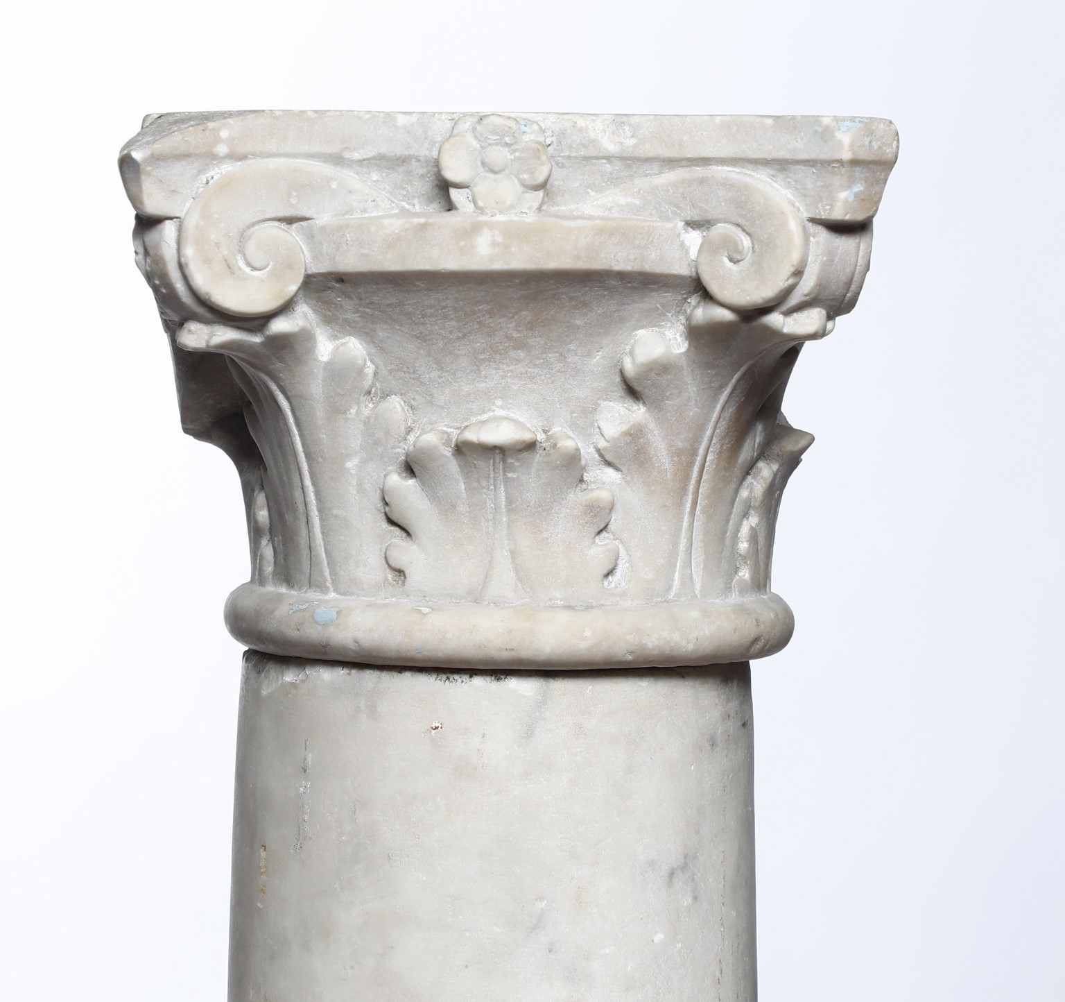 Colonna con Capitello Stemmato. Lapicida Rinascimentale, Italia o Francia, XV Secolo