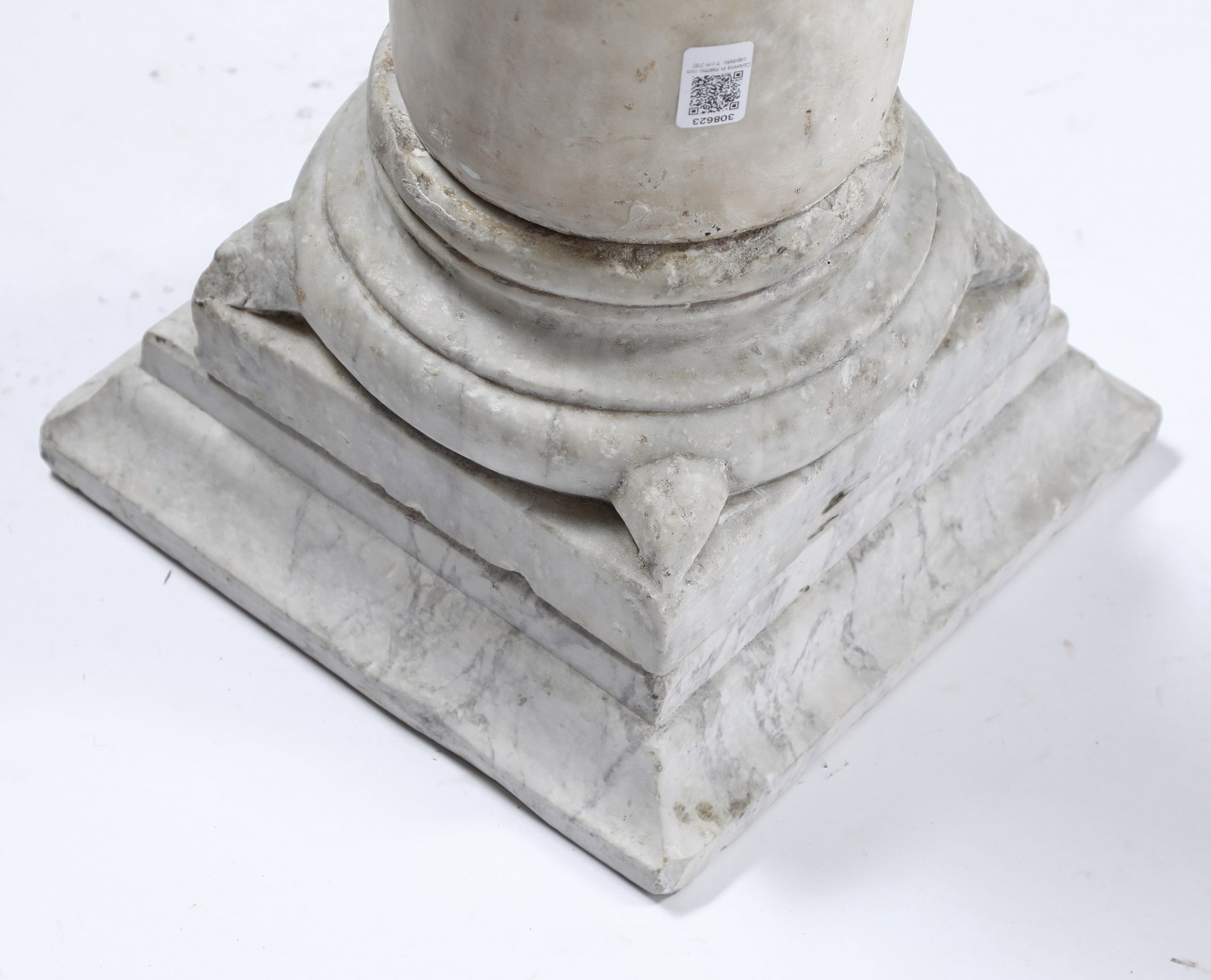 Colonna con Capitello Stemmato. Lapicida Rinascimentale, Italia o Francia, XV Secolo