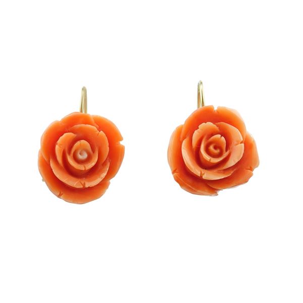 Orecchini “fiore” in corallo
