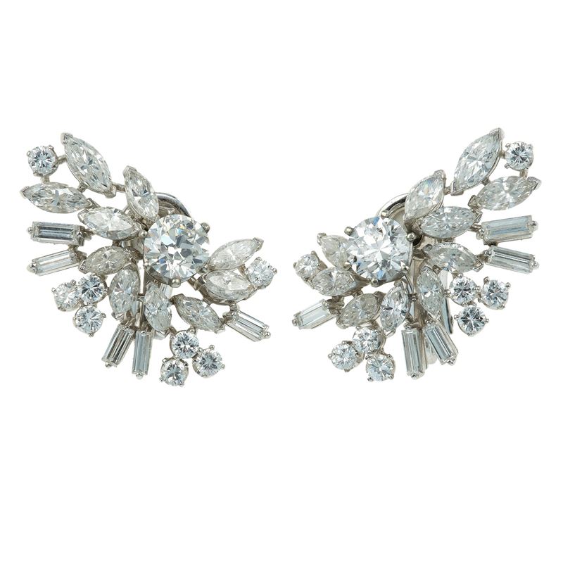 Orecchini con diamanti di vecchio taglio centrali e diamanti taglio navetta, baguette e brillante a contorno  - Asta Fine Jewels - Cambi Casa d'Aste