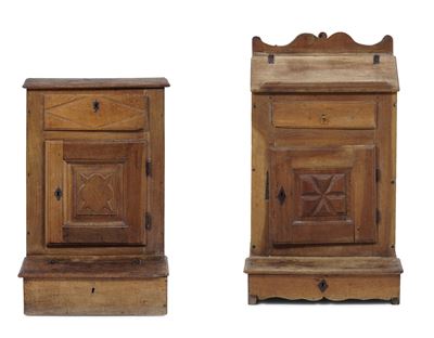 Due Antichi Inginocchiatoi Rustici in Legno