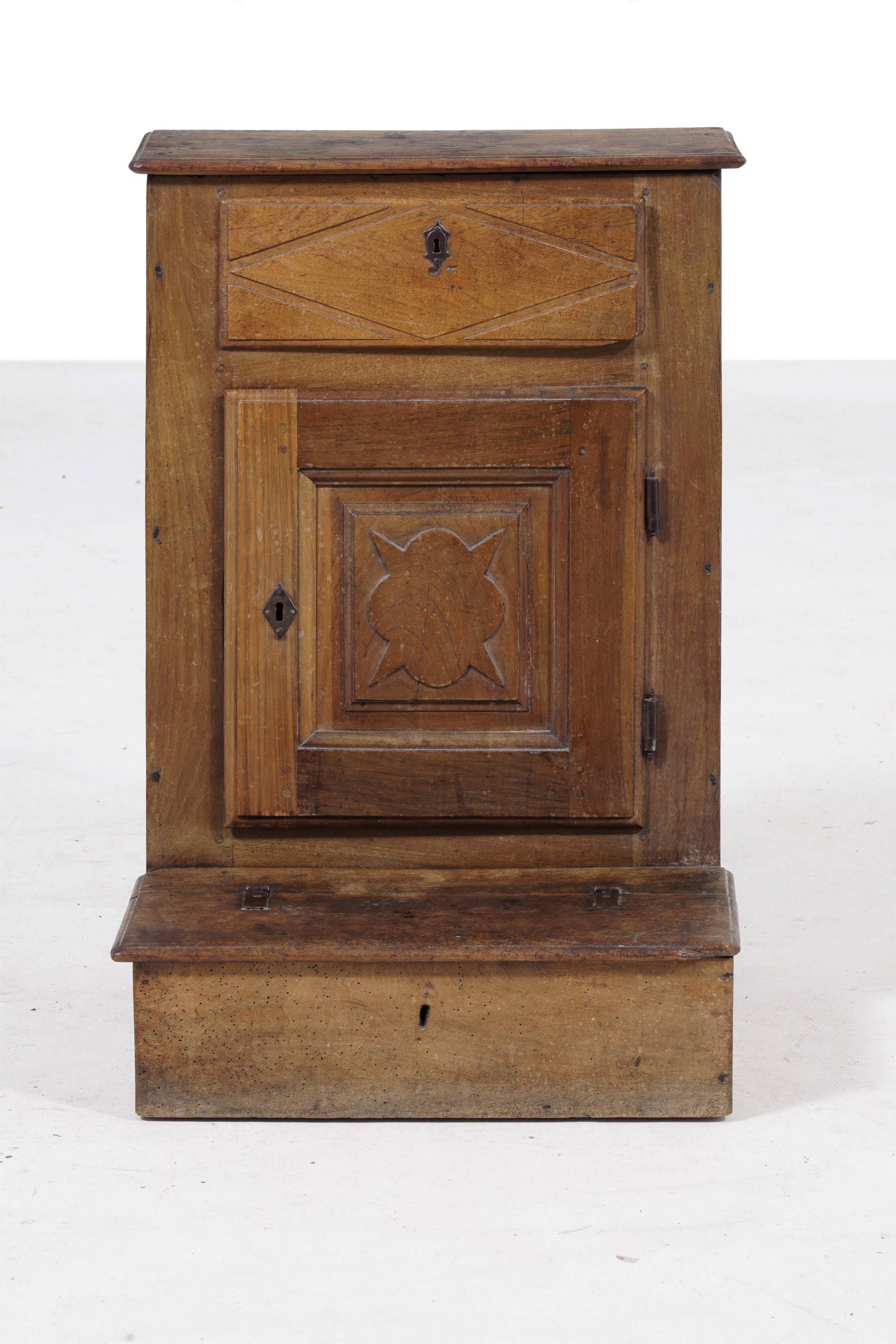 Due Antichi Inginocchiatoi Rustici in Legno