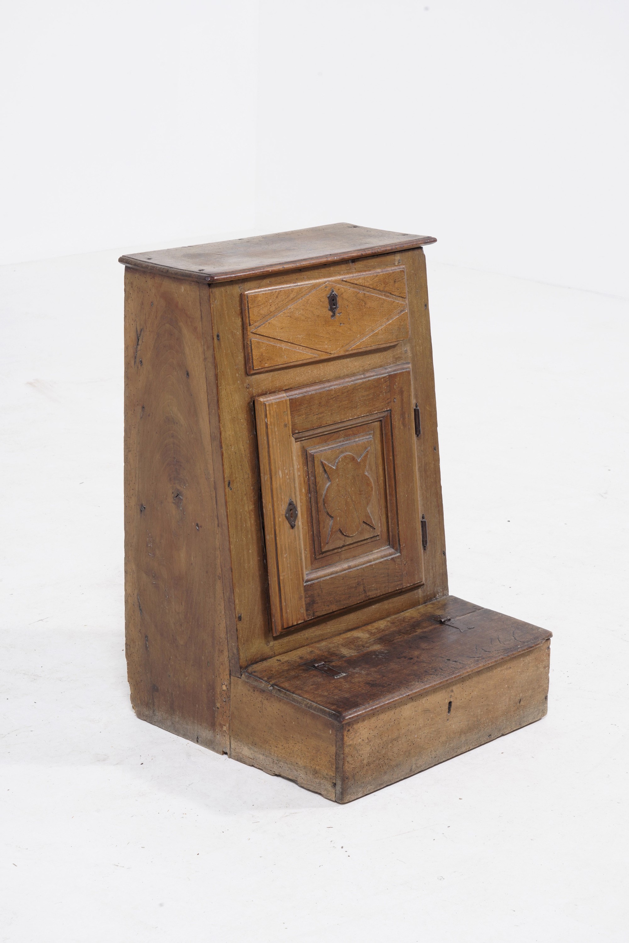 Due Antichi Inginocchiatoi Rustici in Legno