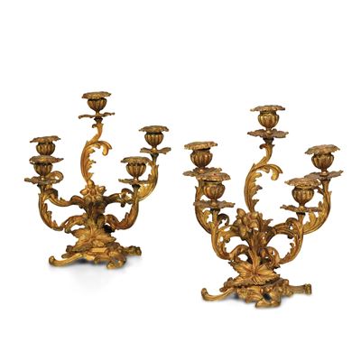 Coppia di Candelabri a Cinque Fiamme in Metallo Dorato