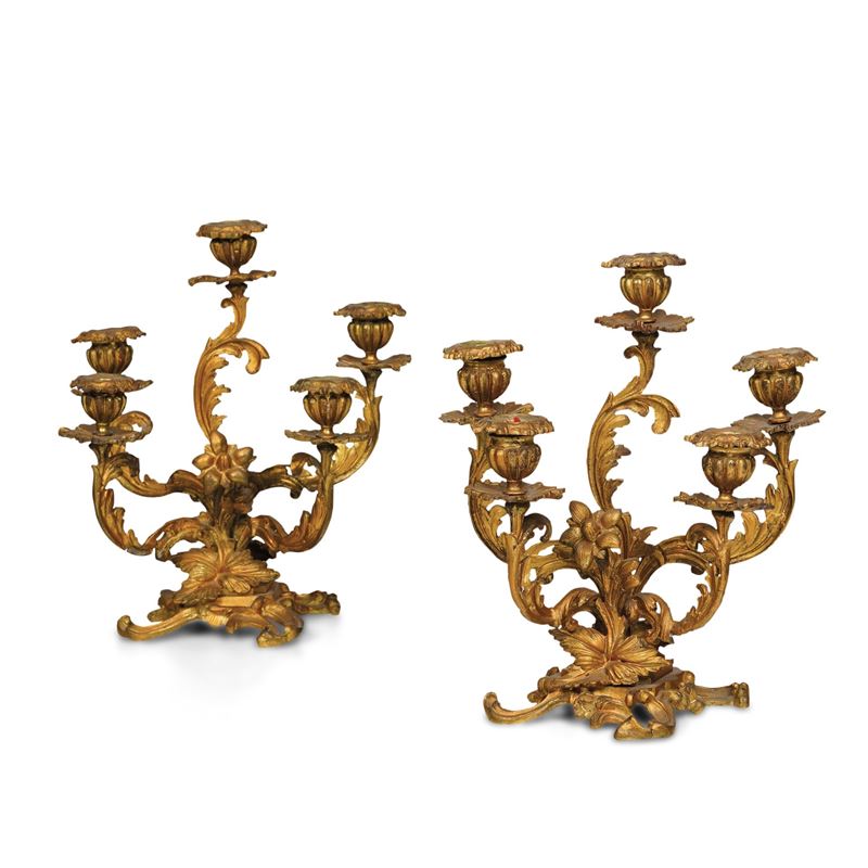 Coppia di candelabri a cinque fiamme in metallo dorato  - Auction Antique - Cambi Casa d'Aste