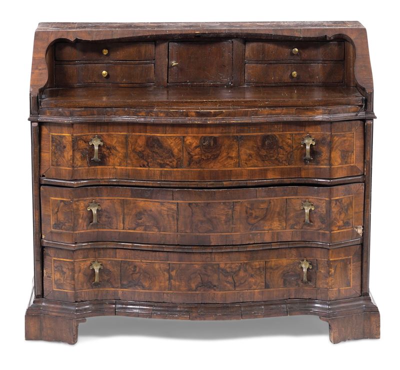 Ribalta lastronata in noce e radica di noce. XVIII secolo  - Auction Antique - Cambi Casa d'Aste