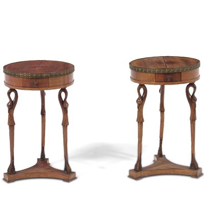 Coppia di Tavolini in Legno Intagliato e Legno Lastronato. XIX Secolo