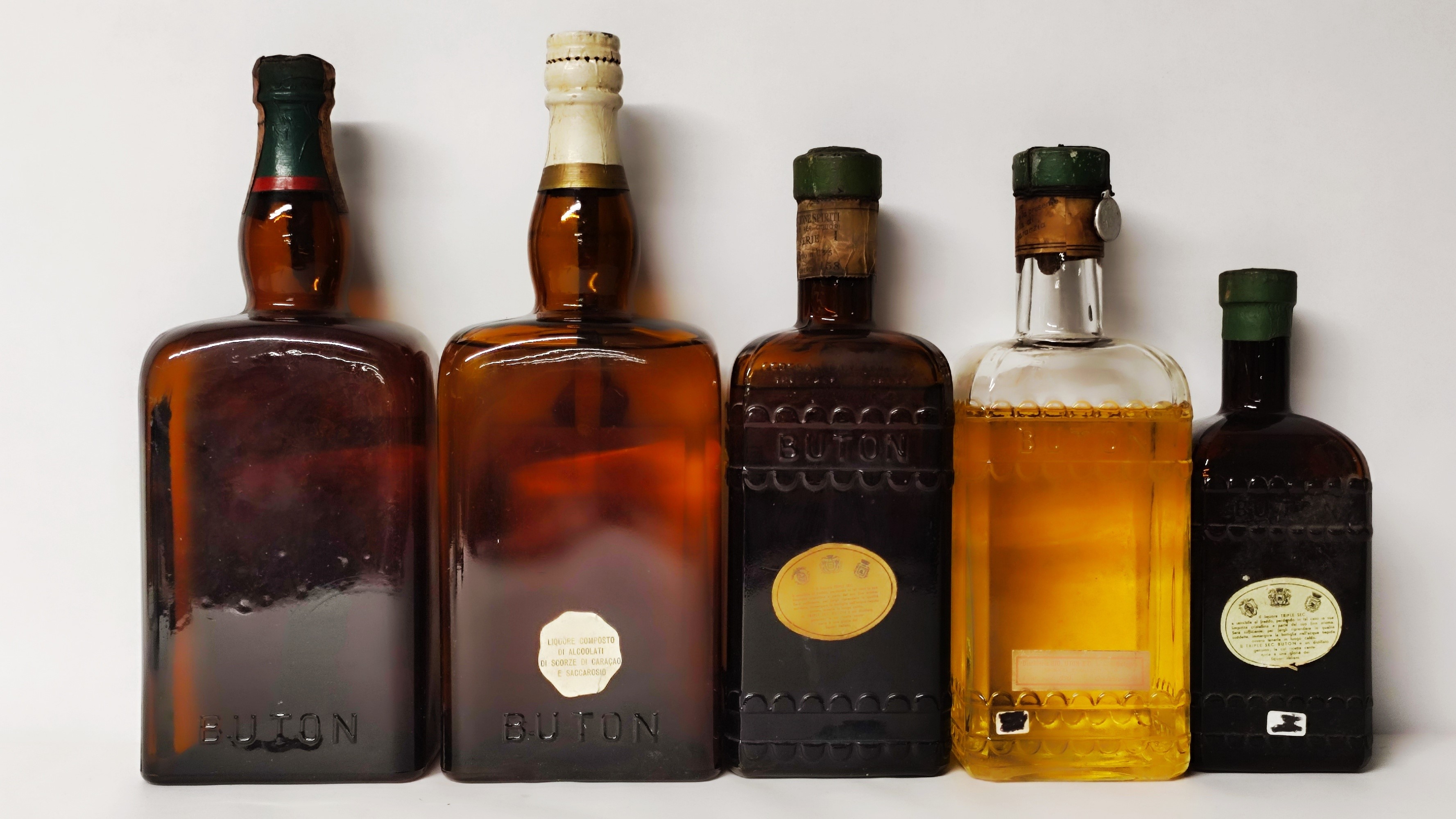 Buton Triple Sec, Liquori