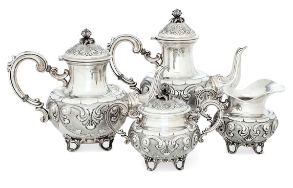 Servizio da tè e caffè. Argenteria artistica italiana del XX secolo. Argentiere Peruggia & C. , Alessandria