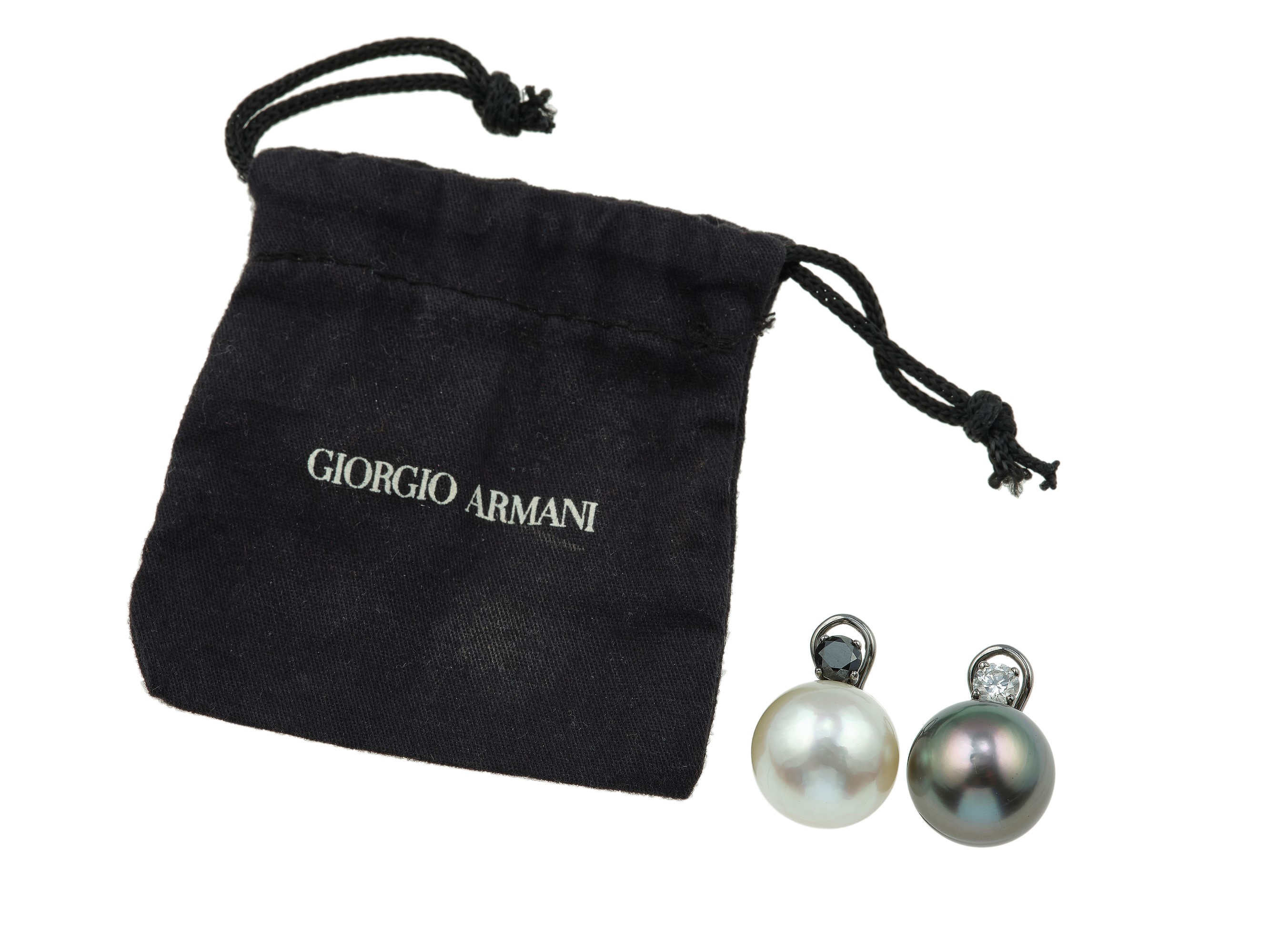 Giorgio Armani, Orecchini con perle coltivate bianche e nere e diamanti