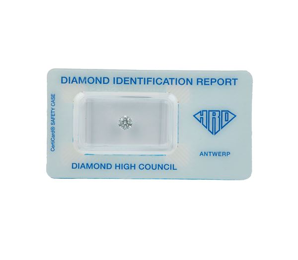 Tre diamanti taglio rotondo a brillante di ct 0.50, 0.51 e 0.51, colore G, caratteristiche interne IF, fluorecenza UV nulla