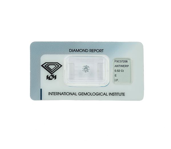 Diamante taglio rotondo a brillante di ct 0.52, colore E, caratteristiche interne IF, fluorescenza UV molto debole