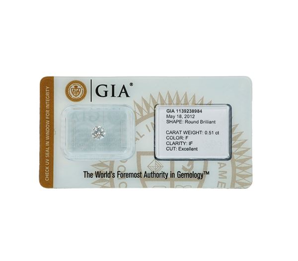 Diamante taglio rotondo a brillante di ct 0.51, colore F, caratteristiche interne IF, fluorescenza UV nulla