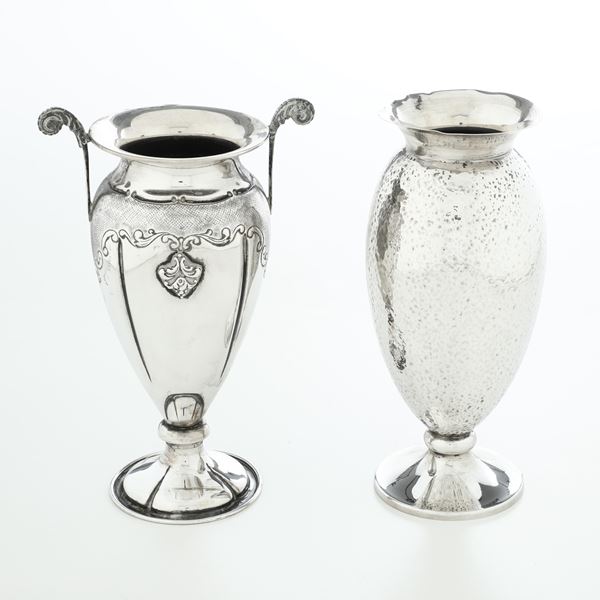 Due vasi diversi. Argenteria italiana del XX secolo, uno con marchio con fascio littorio in uso dal 1935 al 1945