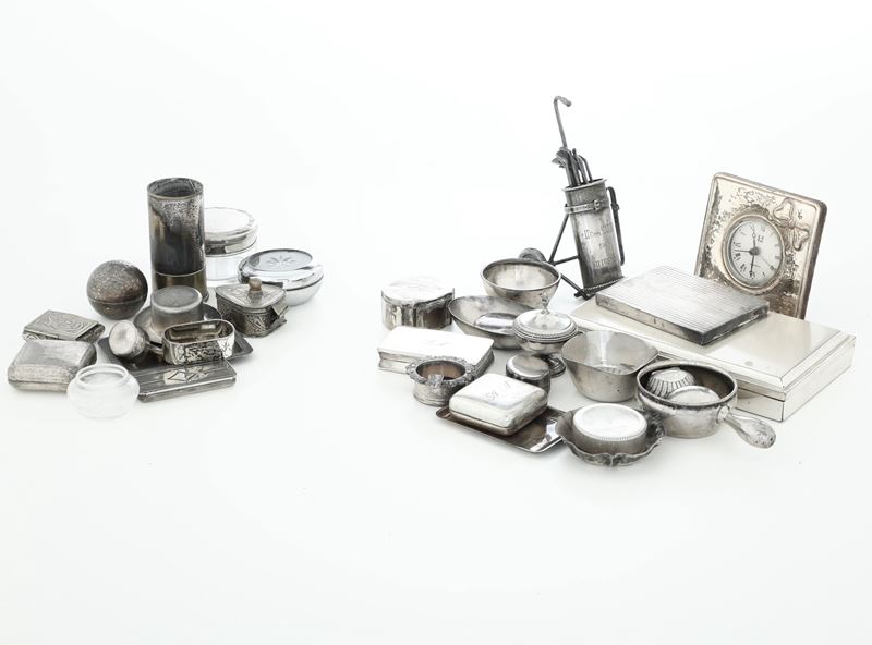 Lotto di piccoli oggetti in argento e non  - Asta Argenti - Cambi Casa d'Aste