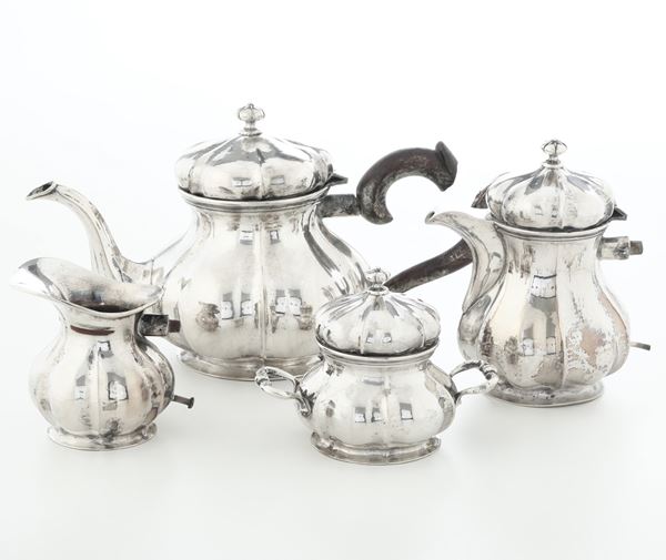 Servizio da tè e caffè. Argenteria italiana del XX secolo, marchio con fascio littorio in uso dal 1935 al 1945