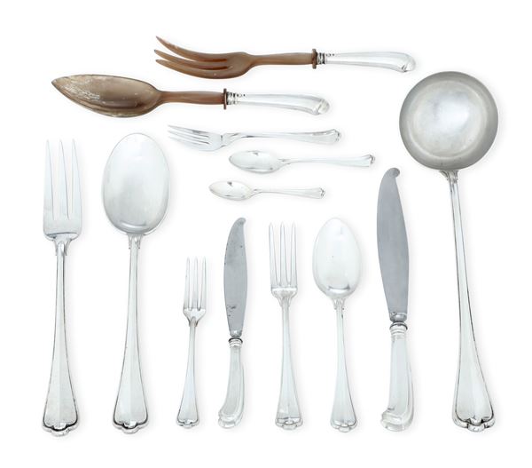 Servizio di posate. Argenteria italiana del XX secolo. Parte del servizio è punzonato Cesa Alessandria con fascio littorio e parte Morini Bologna. 