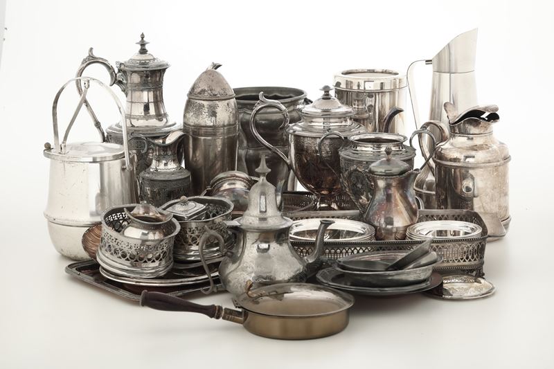 Lotto di oggetti in metallo argentato  - Asta Argenti - Cambi Casa d'Aste