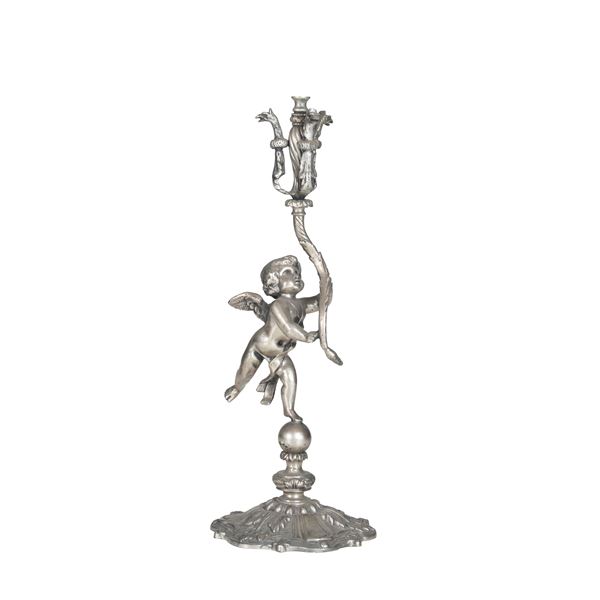 Candelabro in metallo con fusto a putto che regge una cornucopia