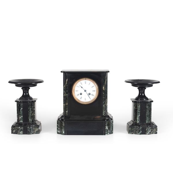 Trittico da camino in marmo nero. XIX secolo