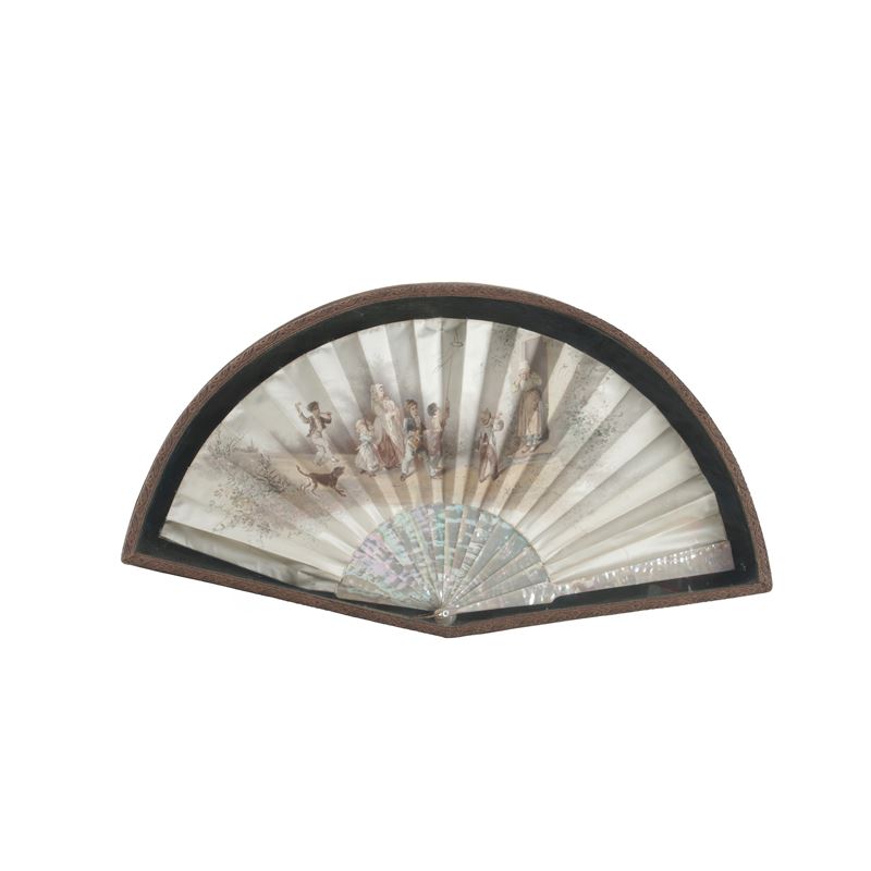 Ventaglio in seta con stecche in madreperla. Fine XIX-inizi XX secolo  - Auction Antiquariato - Cambi Casa d'Aste