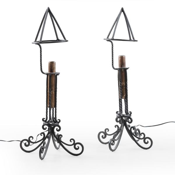 Coppia di candelieri in ferro battuto