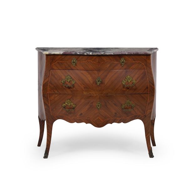 Cassettone lastronato in palissandro e filettato in stile Luigi XV