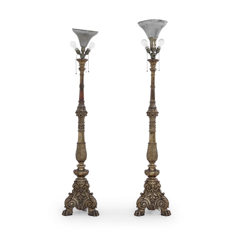 Coppia di grandi candelieri in legno intagliato e dorato. XVIII secolo  - Asta Antiquariato - Cambi Casa d'Aste