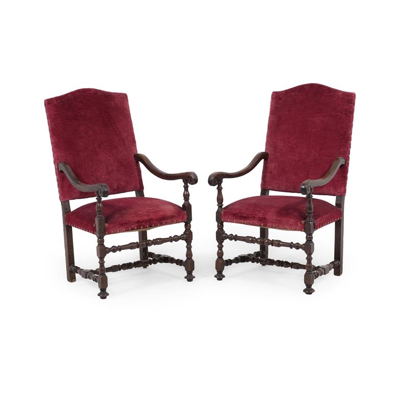 Coppia di poltrone in noce intagliato. XVII secolo  - Asta Antiquariato - Cambi Casa d'Aste