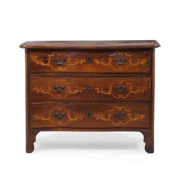 Cassettone in noce intarsiato. Piemonte, XVIII secolo