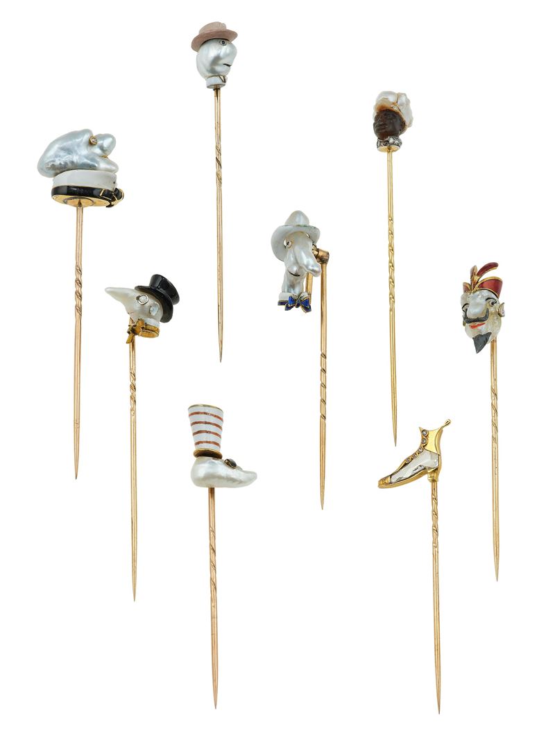 Lotto composto da 8 spilloni in oro, argento, perle, smalti e diamanti  - Asta Fine Jewels - Cambi Casa d'Aste