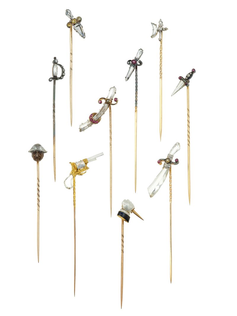 Lotto composto da 10 spilloni in oro, argento, diamanti, flat-cut diamond e cristallo di rocca  - Asta Fine Jewels - Cambi Casa d'Aste