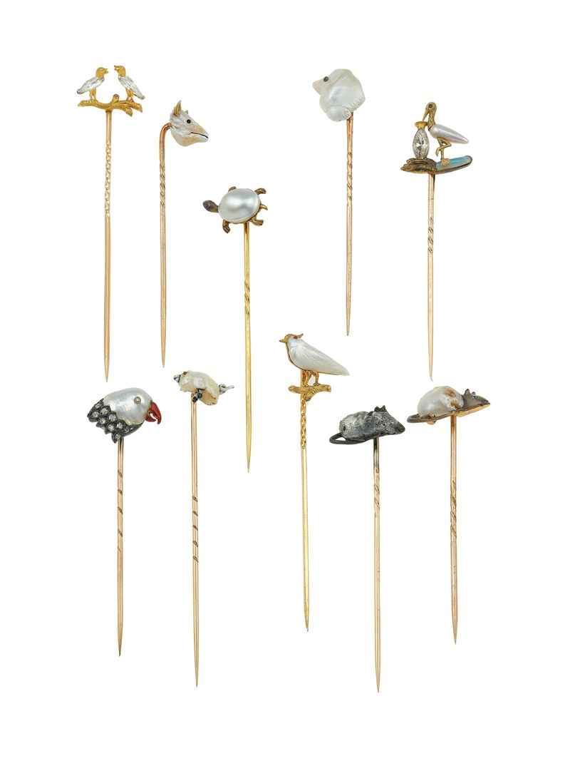 Lotto composto da 10 spilloni in oro, argento, perle, smalti, diamanti e cristallo di rocca  - Asta Fine Jewels - Cambi Casa d'Aste