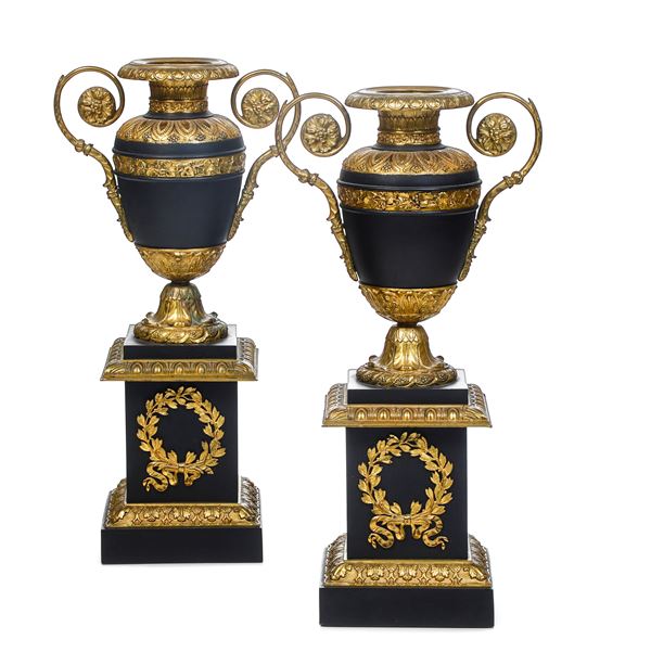 Coppia di vasi biansati. Arte neoclassica italiana o francese del XVIII-XIX secolo